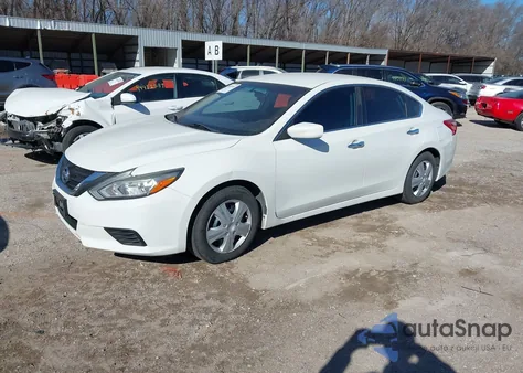 2016 Nissan Altima 2.5/2.5 S/2.5 Sl/2.5 Sr/2.5 Sv z USA, uszkodzony, nr VIN 1N4AL3AP7GC194226